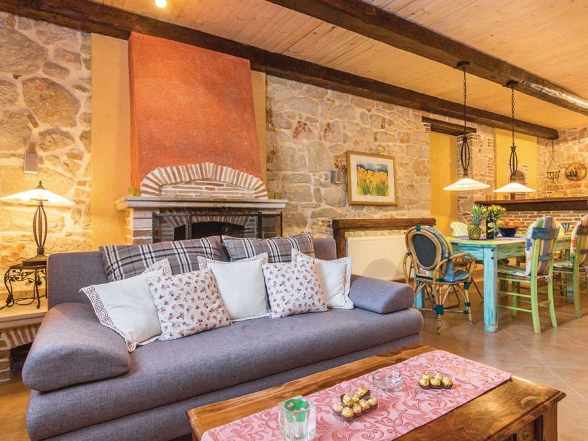 Rustic Holiday Home In Vrsar With Garden Екстериор снимка